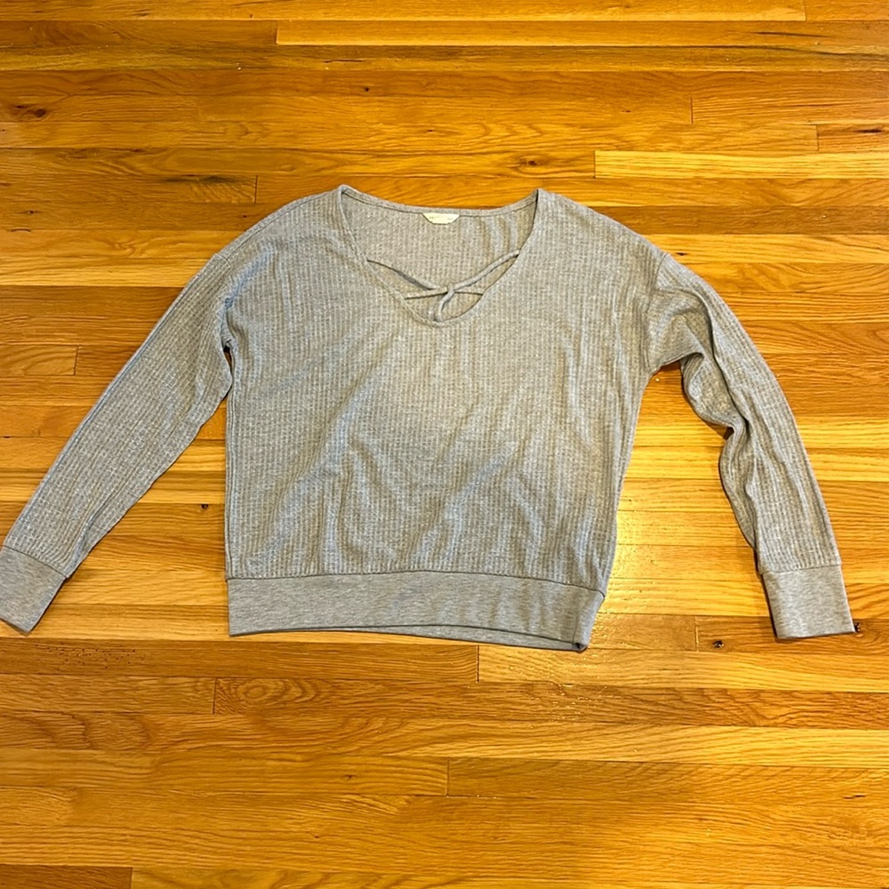 Light great long sleeve shirt with criss cross design.